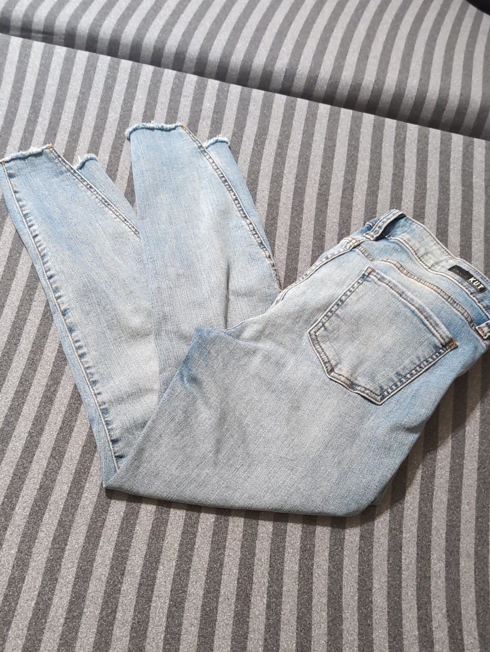 Kut from the Kloth Light Blue Skinny Jeans 10